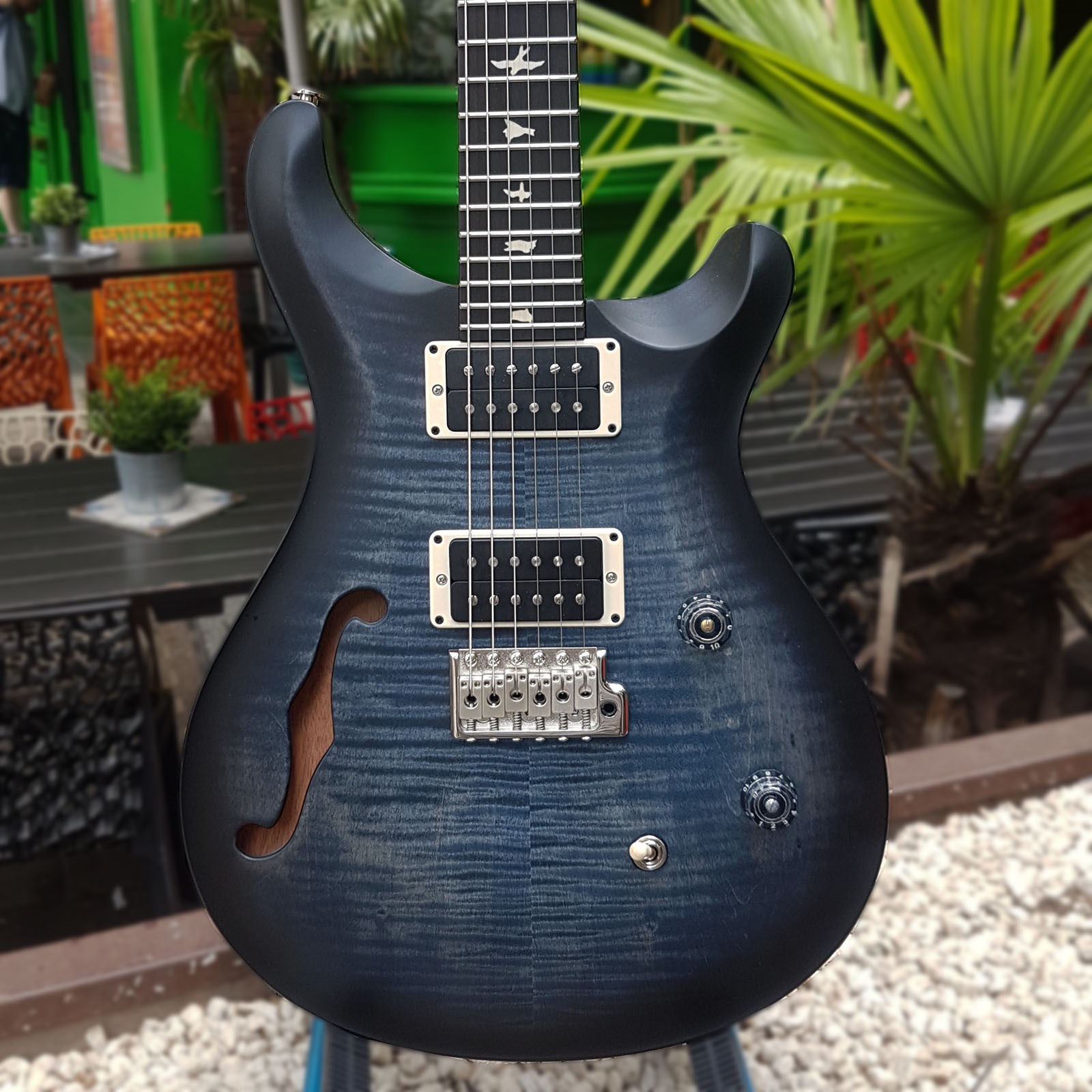 ce 24 semi-hollow faded blue smoke burst