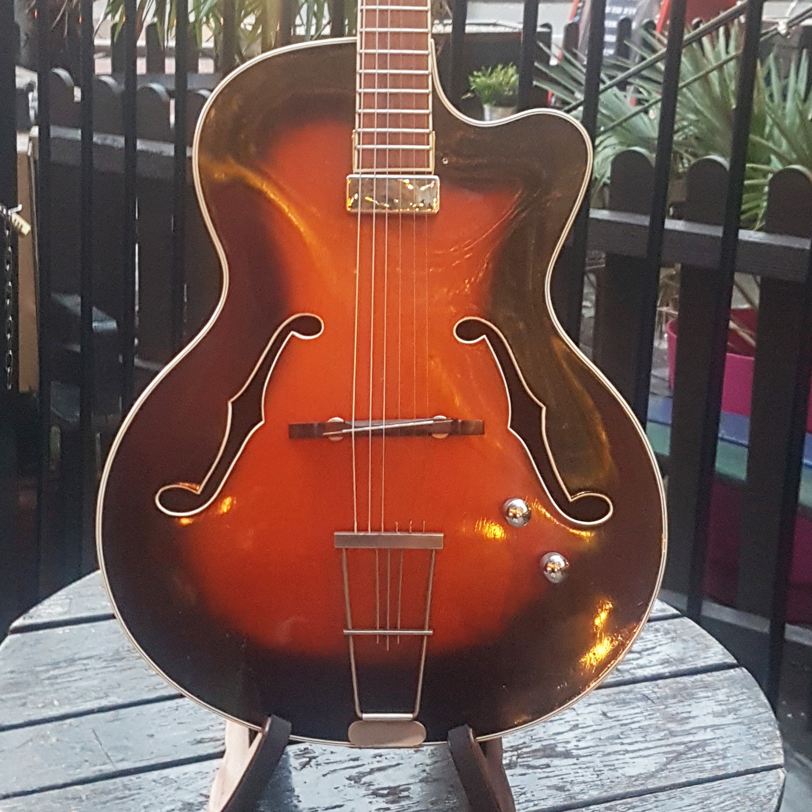 Zenith cutaway archtop w pickup