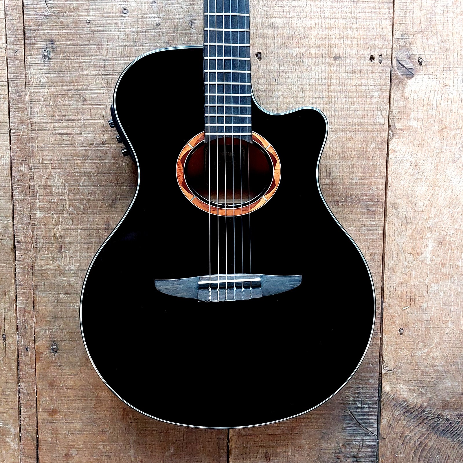 Yamaha NTX 700 nylon string electro